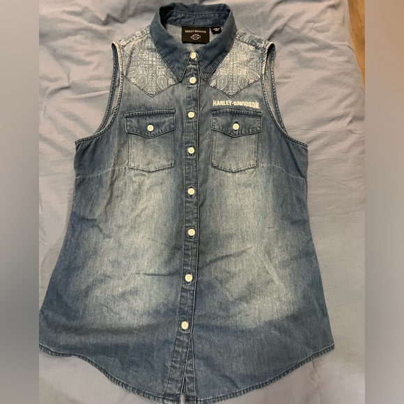 Harley Davidson women’s denim sleeveless button up - Picture 2 of 5